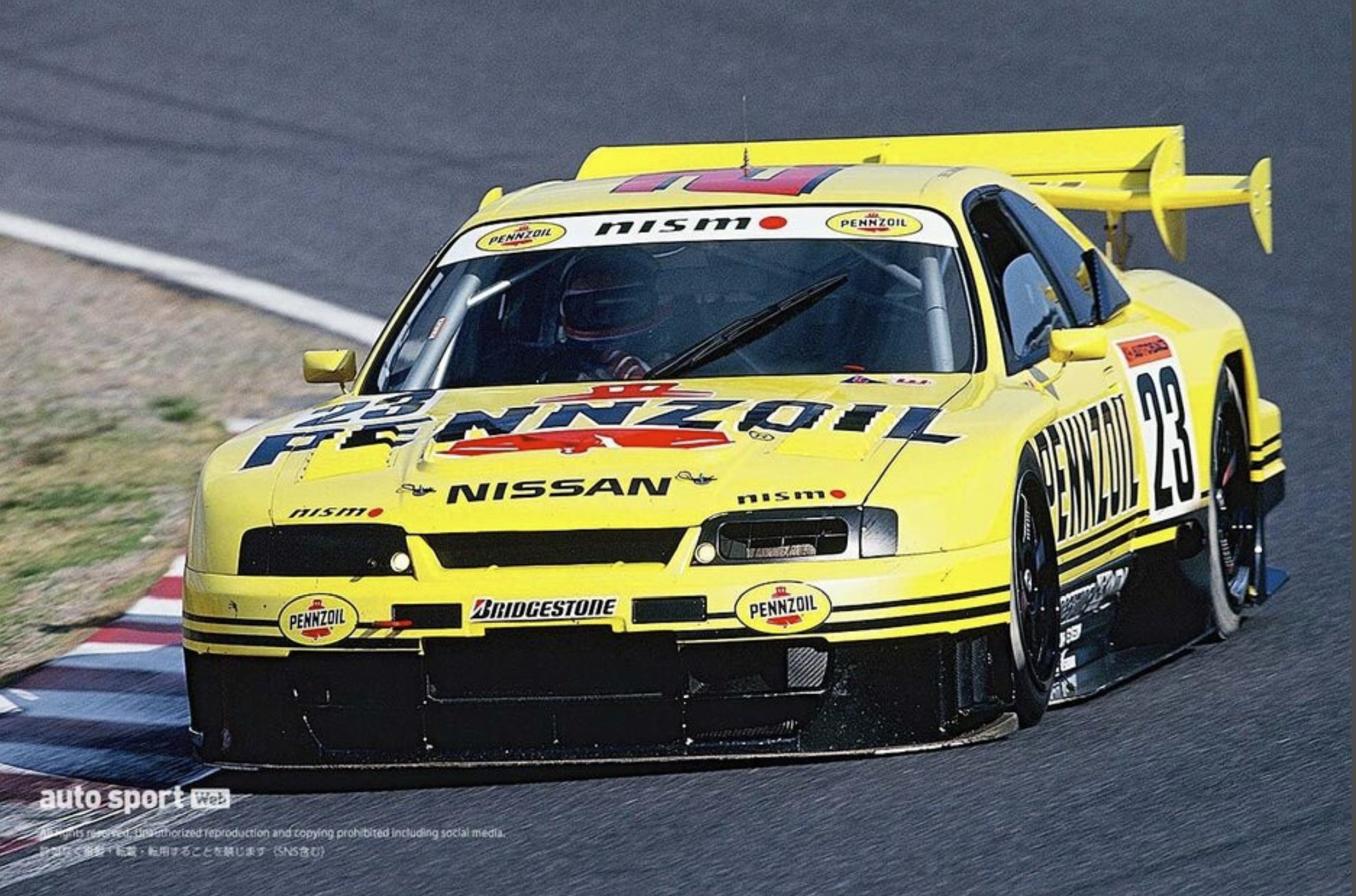 1998年の全日本GT選手権第1戦鈴鹿を制したペンズオイルニスモGT-R。エリック・コマス、影山正美がステアリングを握った。（SAN-EI）