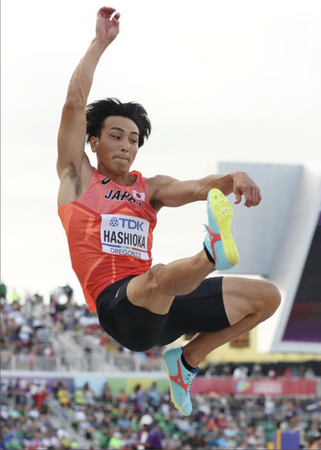 22年7月、世界陸上の男子走り幅跳び決勝で跳躍する橋岡（Nikkan Sports News.）